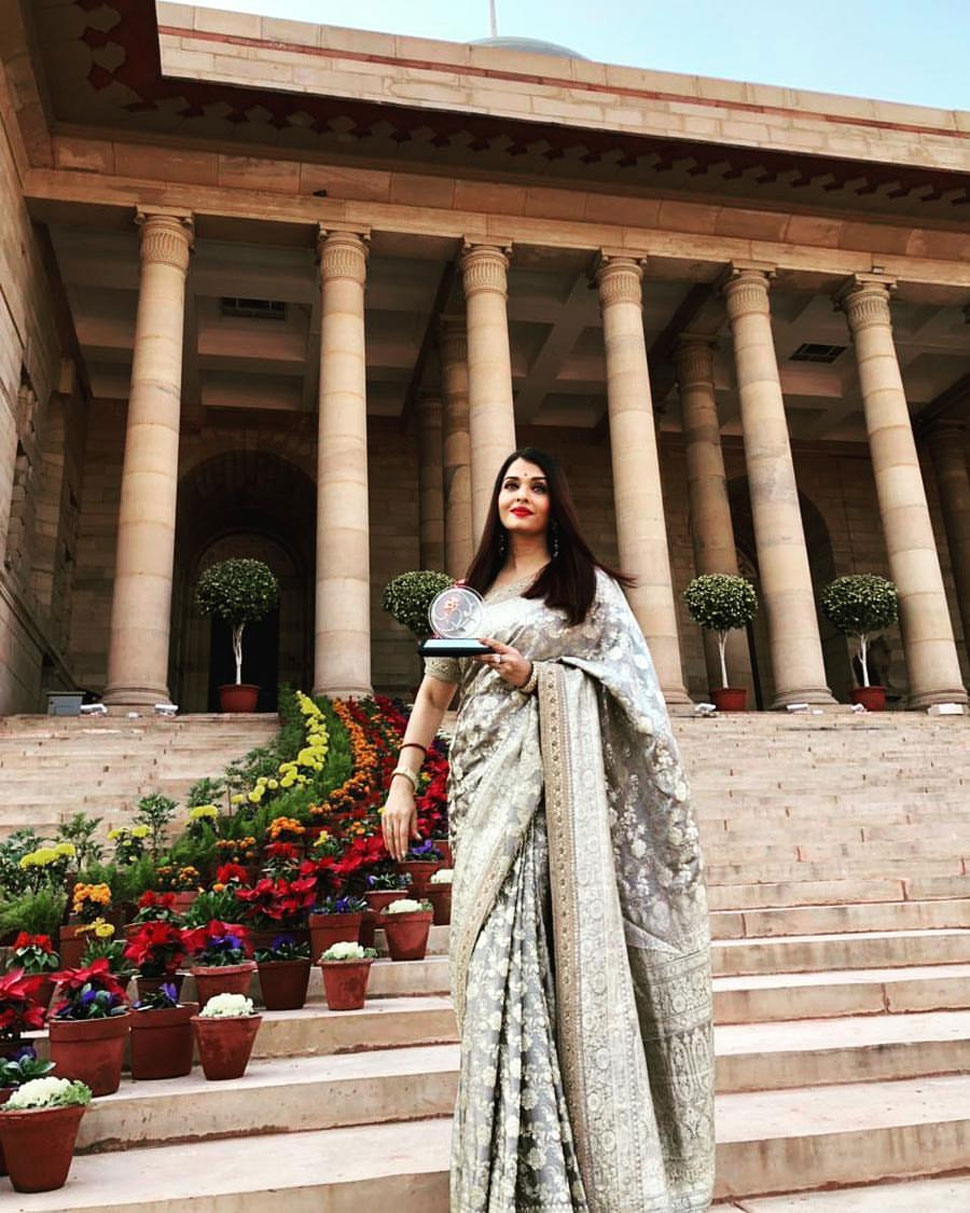 Aishwarya Rai Bachchan, First Ladies, First Ladies Award, President Of India, Ramnath Kovind, ऐश्वर्या राय बच्चन, फर्स्ट लेडीज, राष्ट्रपति, रामनाथ कोविंद