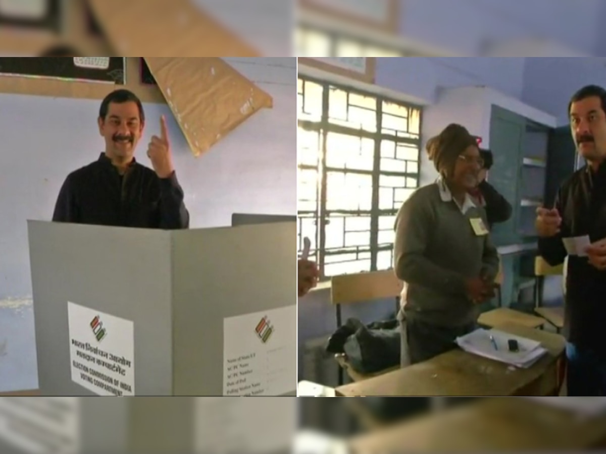 राजस्थान की अलवर लोकसभा सीट पर उपचुनाव के लिए वोटिंग, पूर्व केंद्रीय मंत्री जितेंद्र सिंह ने अलवर में डाला वोट (फोटो-एएनआई)