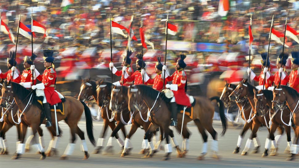 Tri-services bands perform at the Beating Retreat ceremony at Vijay Chowk in New Delhi on 29 January Beating Retreat, Beating The Retreat, Republic Day, Vijay Chowk, Indian Army, Beating Retreat Ceremony, Rashtrapati Bhavan, Rajpath