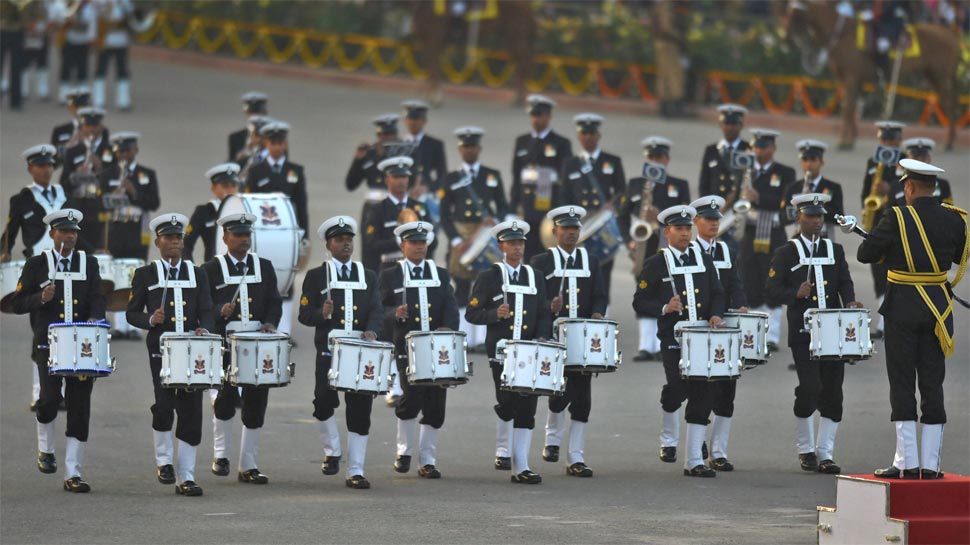 Tri-services bands perform at the Beating Retreat ceremony at Vijay Chowk in New Delhi on 29 January Beating Retreat, Beating The Retreat, Republic Day, Vijay Chowk, Indian Army, Beating Retreat Ceremony, Rashtrapati Bhavan, Rajpath
