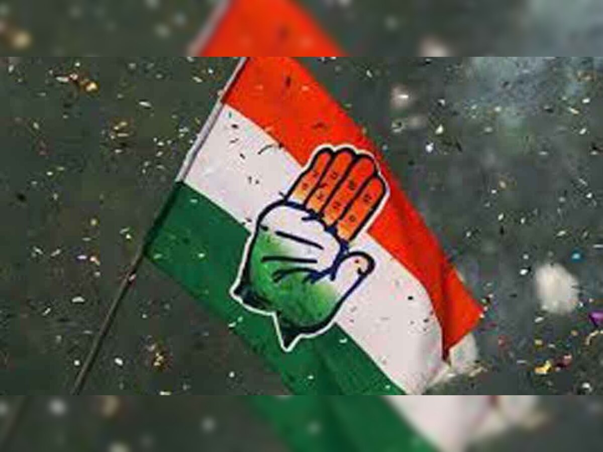 राज्य में सत्तारूढ़ कांग्रेस पार्टी ने चुनाव प्रचार के लिए संप्रग अध्यक्ष सोनिया गांधी, पूर्व प्रधानमंत्री मनमोहन सिंह और कांग्रेस नेता शशि थरूर को अपने स्टार प्रचारकों में शामिल किया है.(फाइल फोटो)
