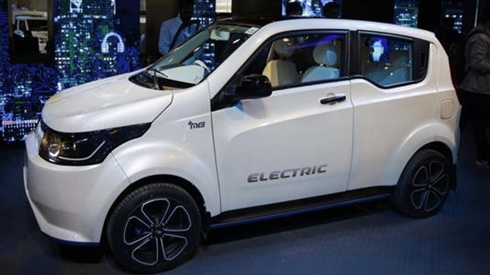 Auto Expo : Mahindra ने पेश की इलेक्ट्रिक KUV100, ऐसे हैं फीचर्स | Auto  Expo 2018: Mahindra unveils electric KUV100 with new EV concepts