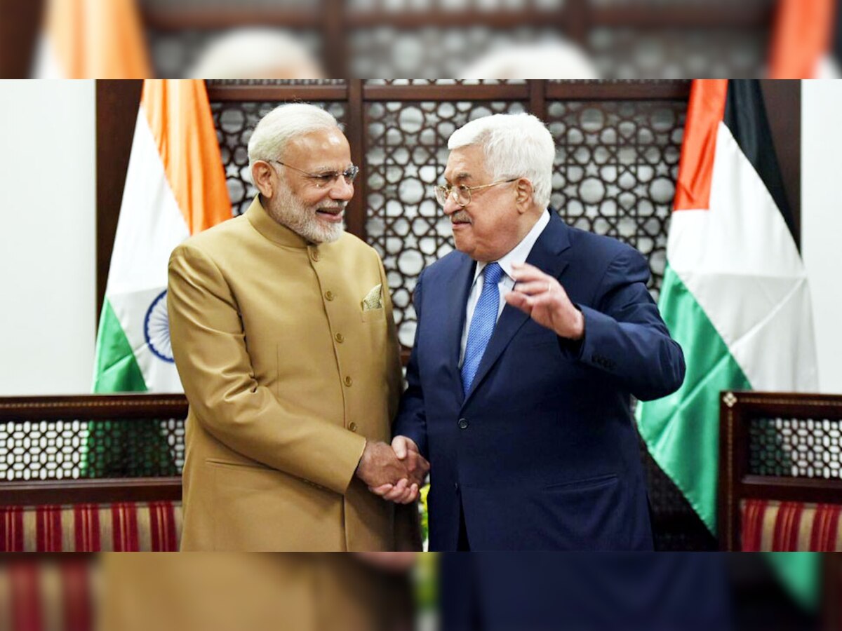 भारत के प्रधानमंत्री नरेंद्र मोदी ने फिलिस्तीन के राष्ट्रपति महमूद अब्बास से दुनिया में शांति बहाली के मुद्दे पर भी बातचीत की. तस्वीर साभार: ट्विटर पेज @narendramodi
