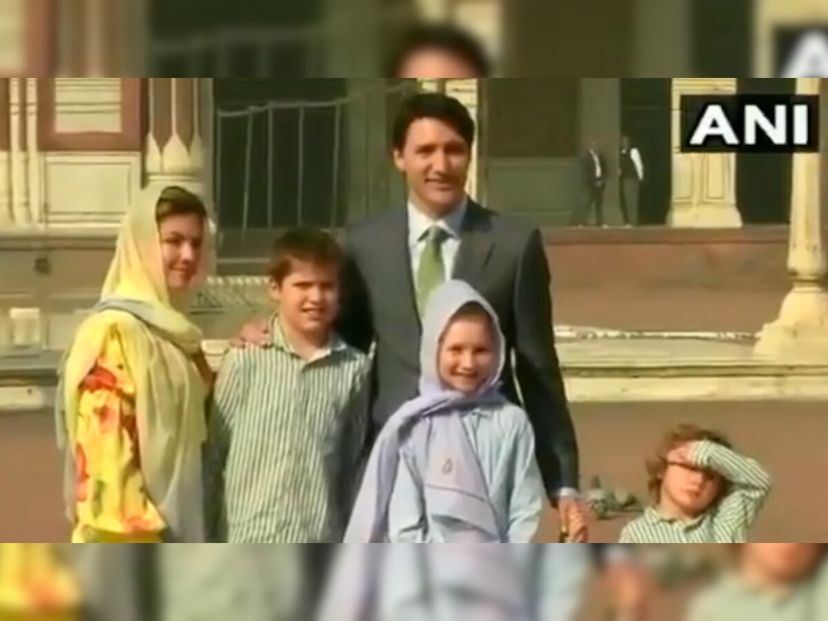कनाडा के पीएम जस्टीन ट्रूडो ने गुरुवार को अपने परिवार के साथ जामा मस्जिद देखी. (फोटो- साभार एएनआई)