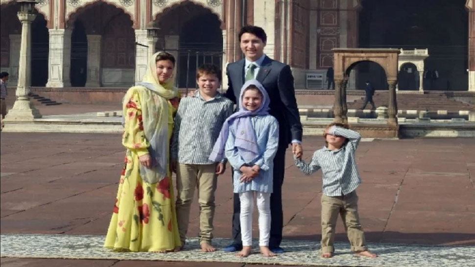 Justin trudeau family visit delhi's Jama masjid Justin trudeau family visit delhi's Jama masjid