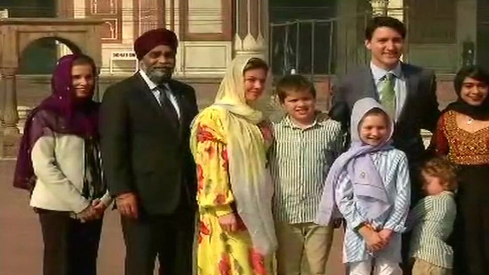 Justin trudeau family visit delhi's Jama masjid Justin trudeau family visit delhi's Jama masjid