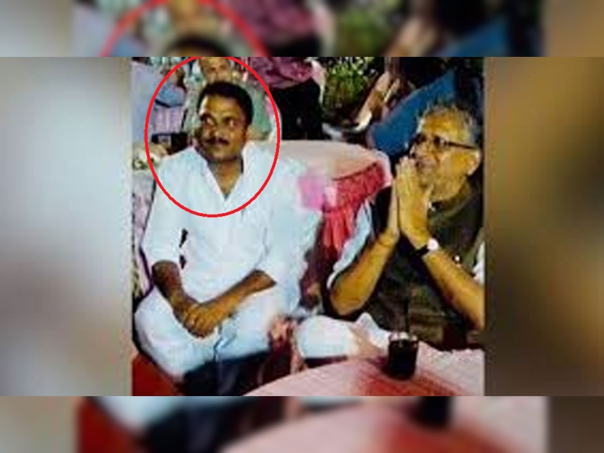 बिहार के उप मुख्यमंत्री और भाजपा नेता सुशील मोदी के साथ मनोज बैठा की वायरल फोटो.
