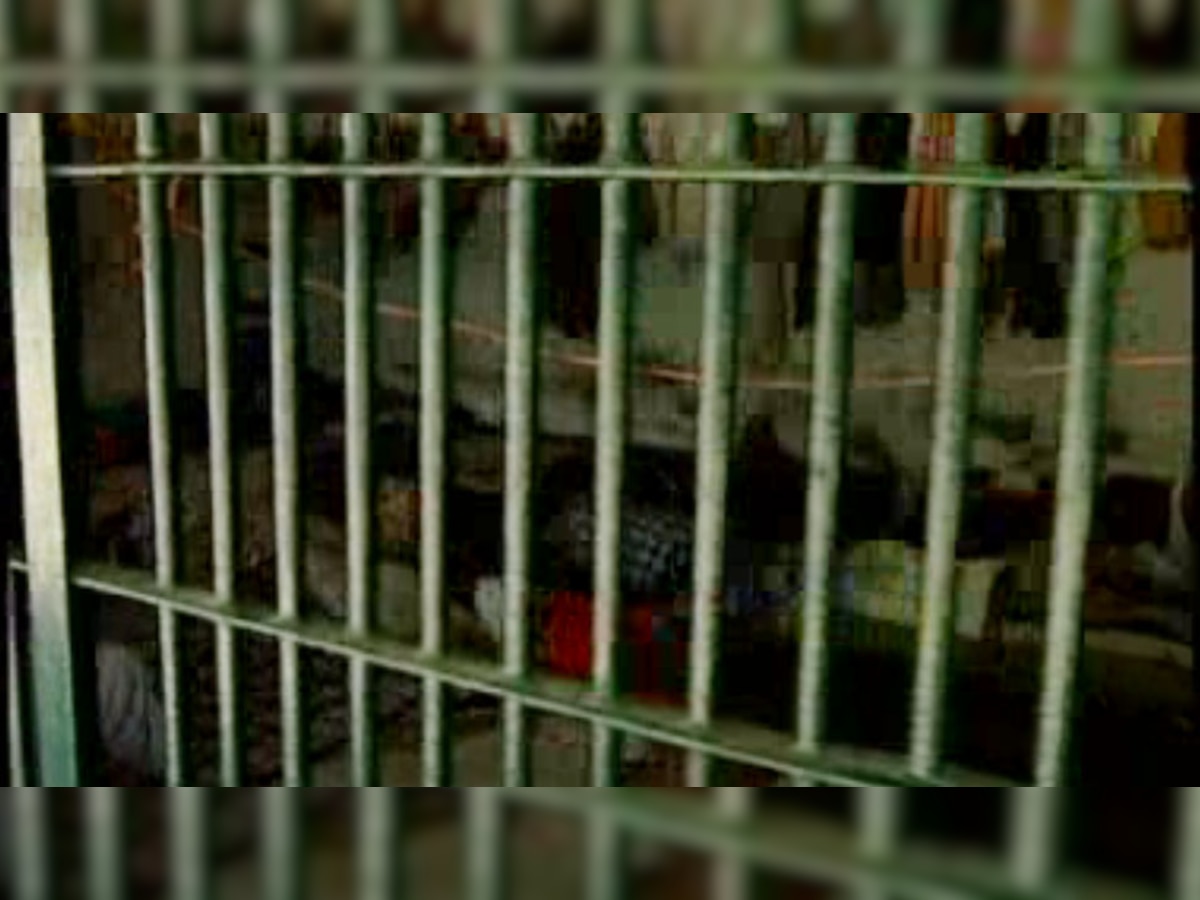 जेल में ब्लड चेकअप शिविर लगाया गया था जिसमें सभी कैदियों व बंदियों के ब्लड की जांच की गई थी (प्रतीकात्मक तस्वीर)