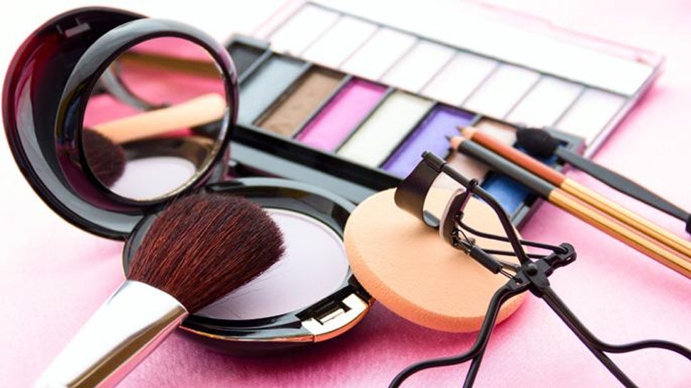 These makeup tips are going to be college or office everywhere ... These makeup tips are going to be college or office everywhere ...