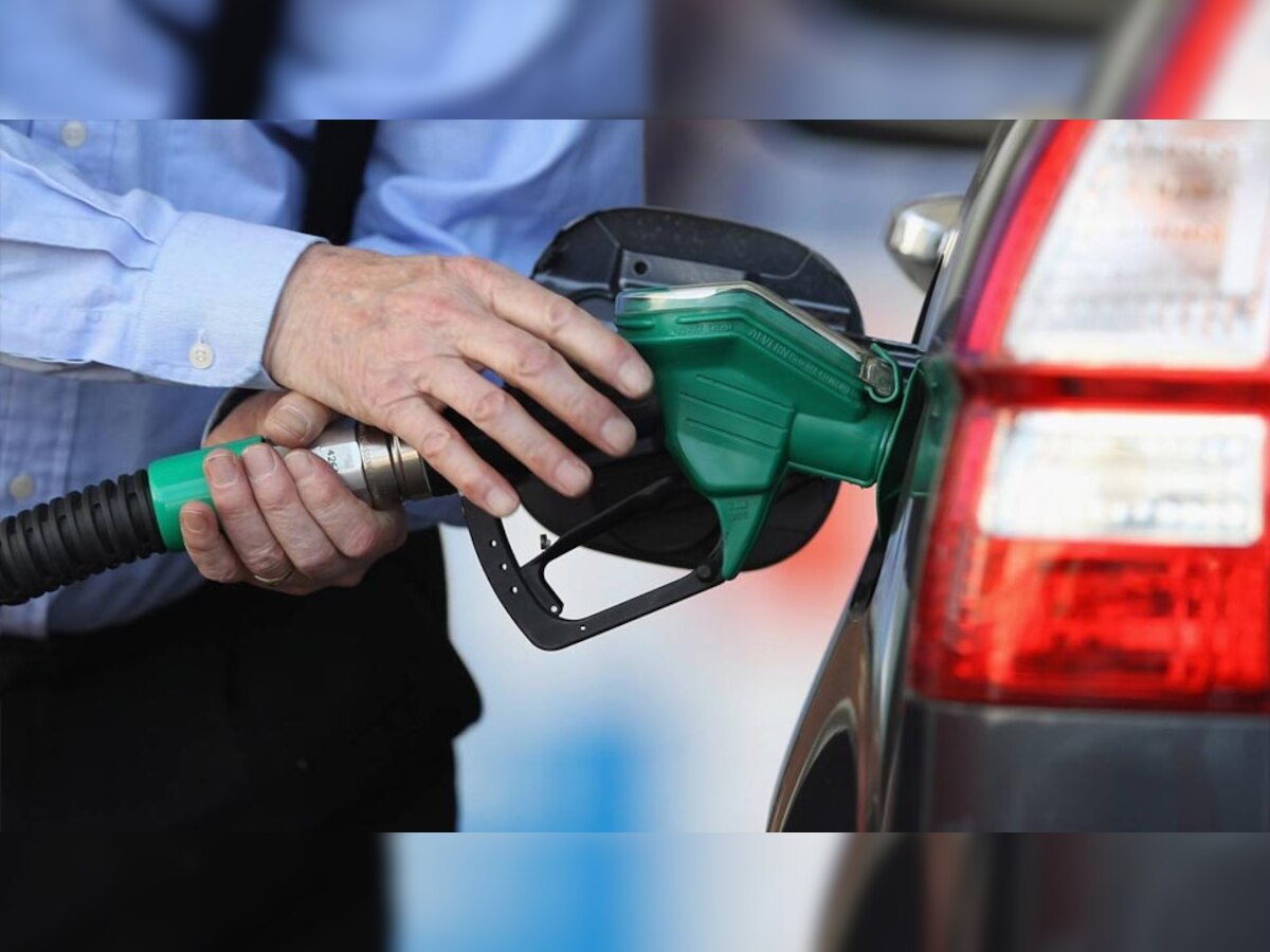पेट्रोलियम मंत्री धर्मेंद्र प्रधान का कहना है कि तेल की कीमतों पर असर इंटरनेशनल मार्केट से आता है.