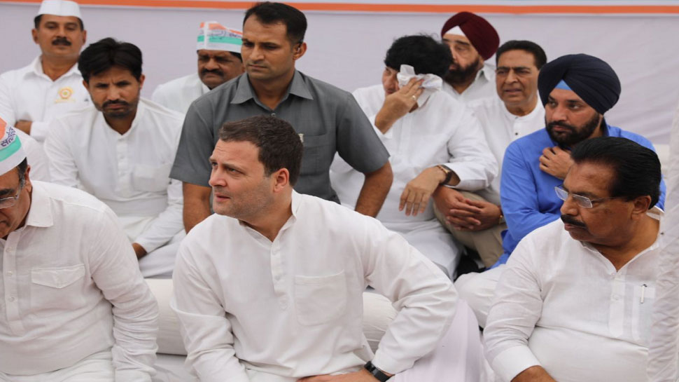 Congress leaders eating before starting their fast, pics viral on social media Congress leaders eating before starting their fast, pics viral on social media