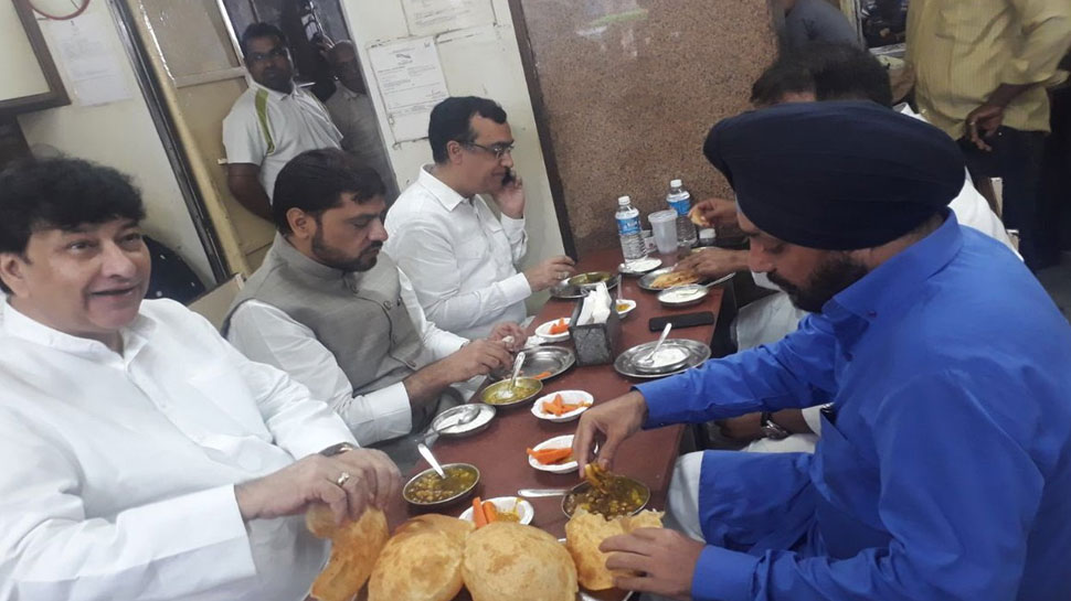 Congress leaders eating before starting their fast, pics viral on social media Congress leaders eating before starting their fast, pics viral on social media