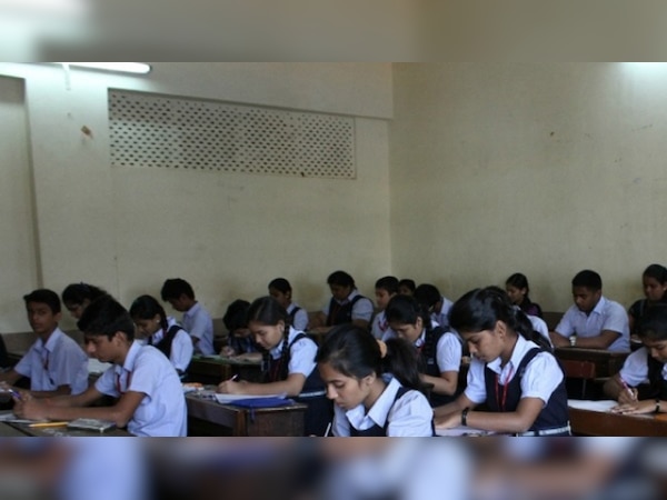 शरीर से आती बदबू के कारण अमीर स्टूडेंट्स को होती है दिक्कत, स्कूल ने 7 ...
