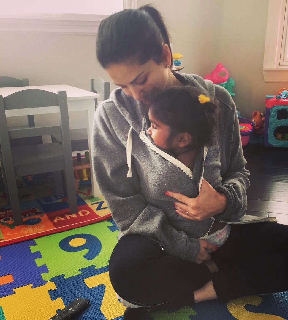This post by Sunny, putting the daughter Nisha in front of the chest, will make you emotional to read This post by Sunny, putting the daughter Nisha in front of the chest, will make you emotional to read