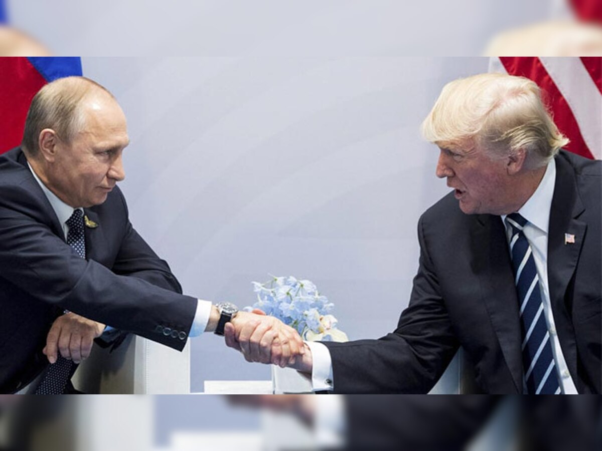 रूस के राष्ट्रपति व्लादिमीर पुतिन के साथ अमेरिकी राष्ट्रपति डोनाल्ड ट्रम्प. (फाइल फोटो)