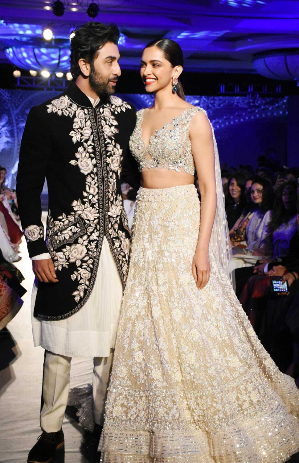 Exes Ranbir Kapoor, Deepika Padukone reunite for Mijwan 2018 Exes Ranbir Kapoor, Deepika Padukone reunite for Mijwan 2018