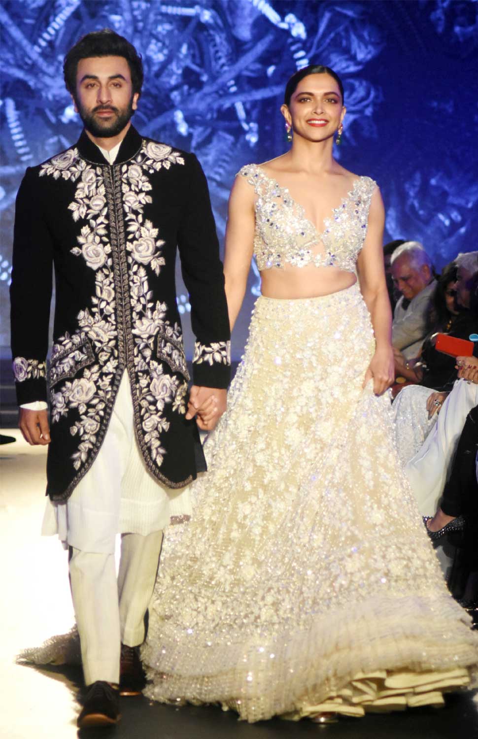 Exes Ranbir Kapoor, Deepika Padukone reunite for Mijwan 2018 Exes Ranbir Kapoor, Deepika Padukone reunite for Mijwan 2018