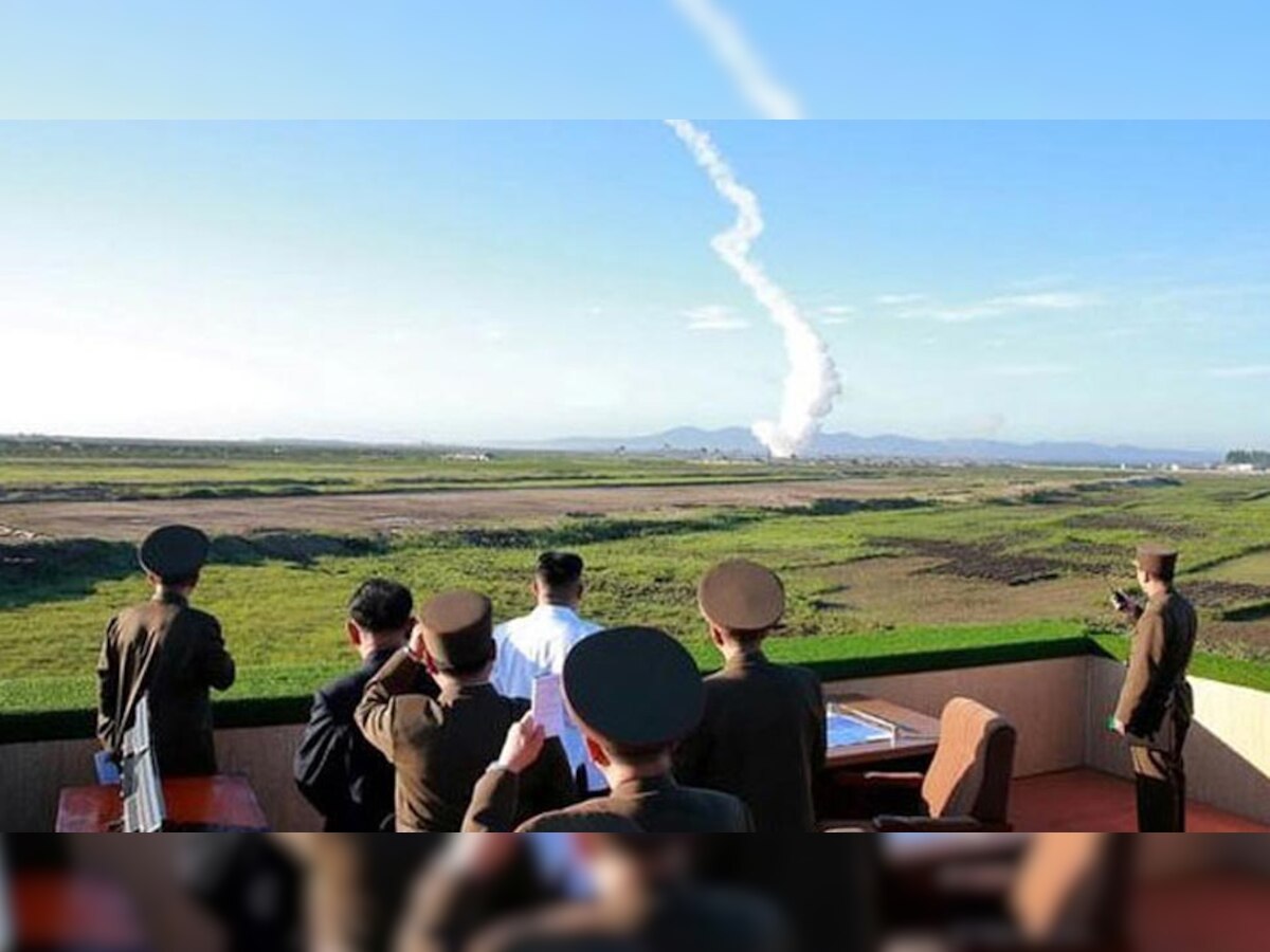 बैलिस्टिक मिसाइल परीक्षण के दौरान उत्तर कोरिया के कथित तानाशाह किम जोंग उन. (फाइल फोटो)