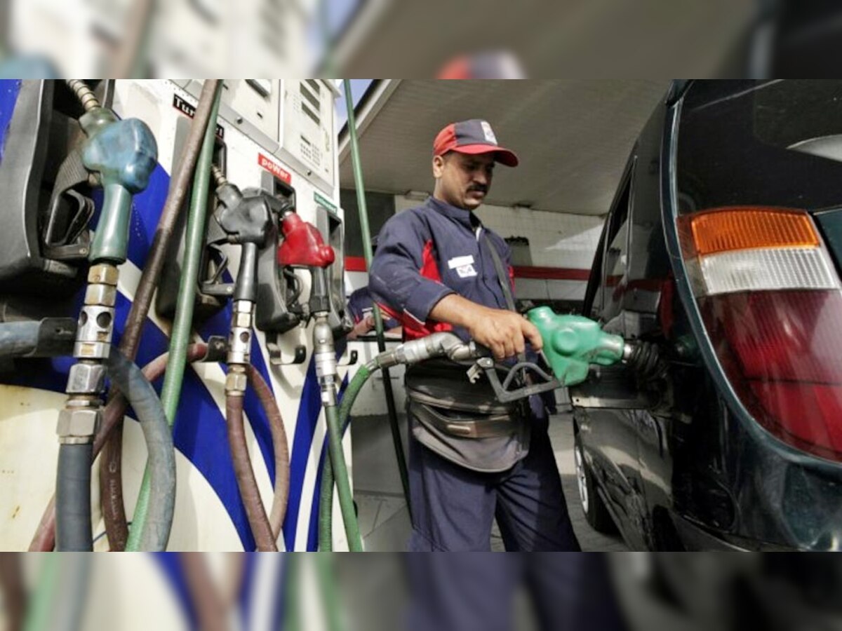  पेट्रोल-डीजल की कीमतों के बीच सरकार के मंत्री सुरेश प्रभु ने बड़ा बयान दिया है. 