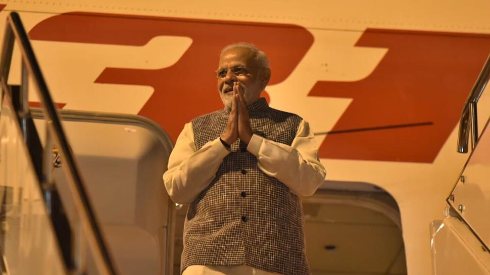 शी जिनपिंग से वार्ता के लिए पीएम मोदी पहुंचे वुहान, एयरपोर्ट पर गर्मजोशी से स्वागत