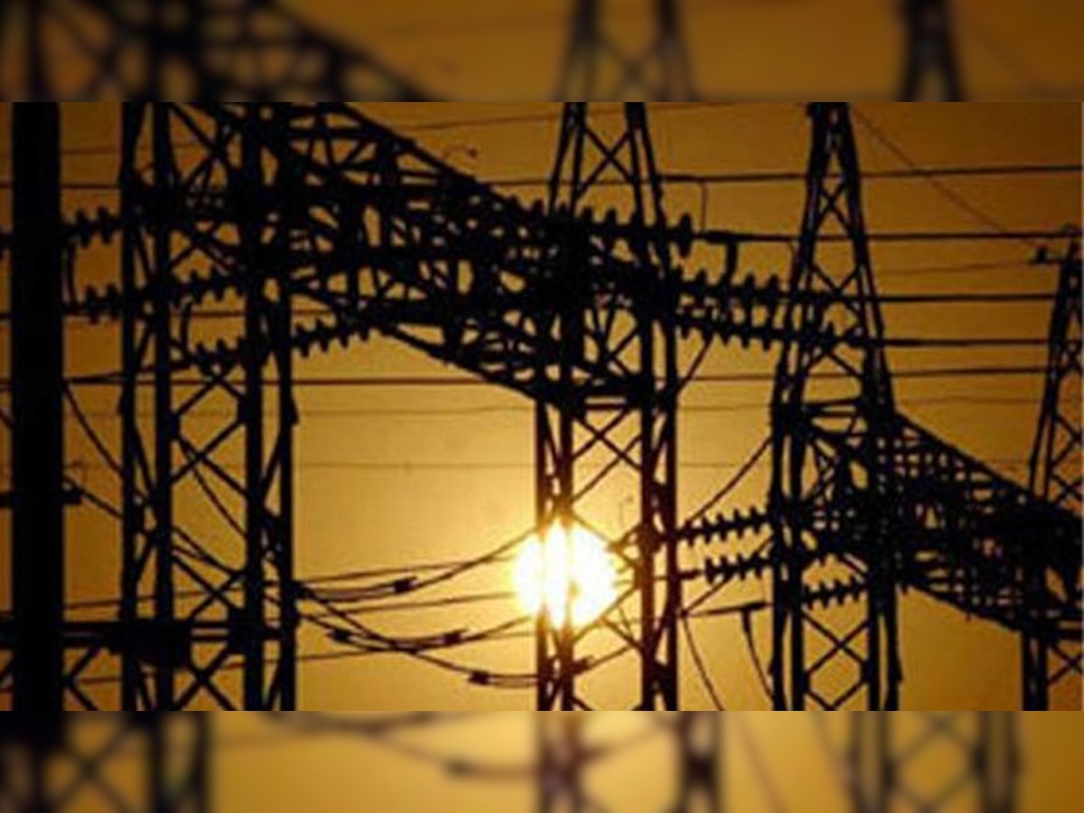 सरकार का लक्ष्य है कि वो प्रदेश की जनता को 24 घंटे बिजली उपलब्ध कराए. (फाइल फोटो)