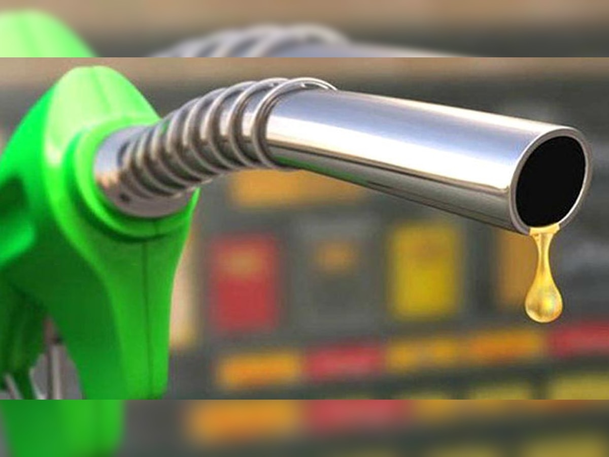 तेल कंपनियों ने पेट्रोल-डीजल के दाम में रोजाना होने वाला संशोधन रोका.