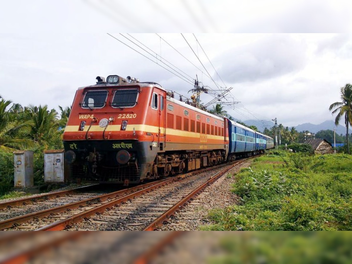 अधिकारियों ने बताया कि पिछले साल रेलवे द्वारा रखरखाव के कई कार्य किए जाने के कारण ट्रेनें समय पर नहीं चलीं.