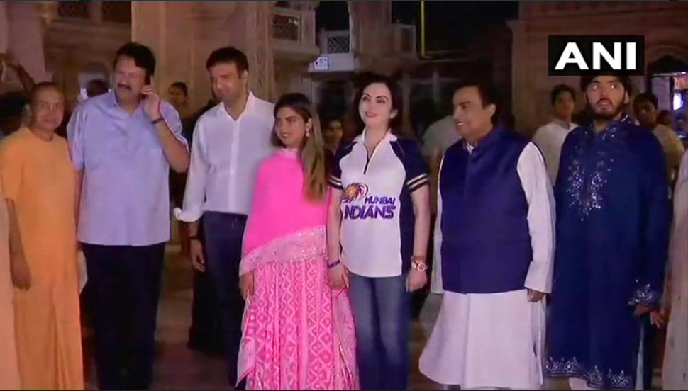 Isha ambani and Anand Piramal visit Iskcon temple