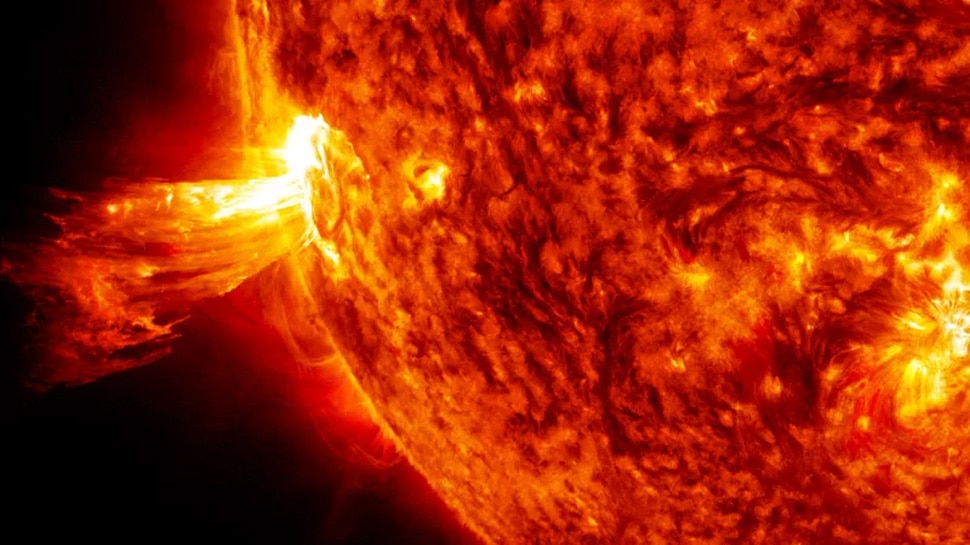 Know what is solar storm which is going to hit earth within 24 hours |  जानें, क्या होता है सौर तूफान जो अगले 24 घंटे में लाएगा धरती पर आफत