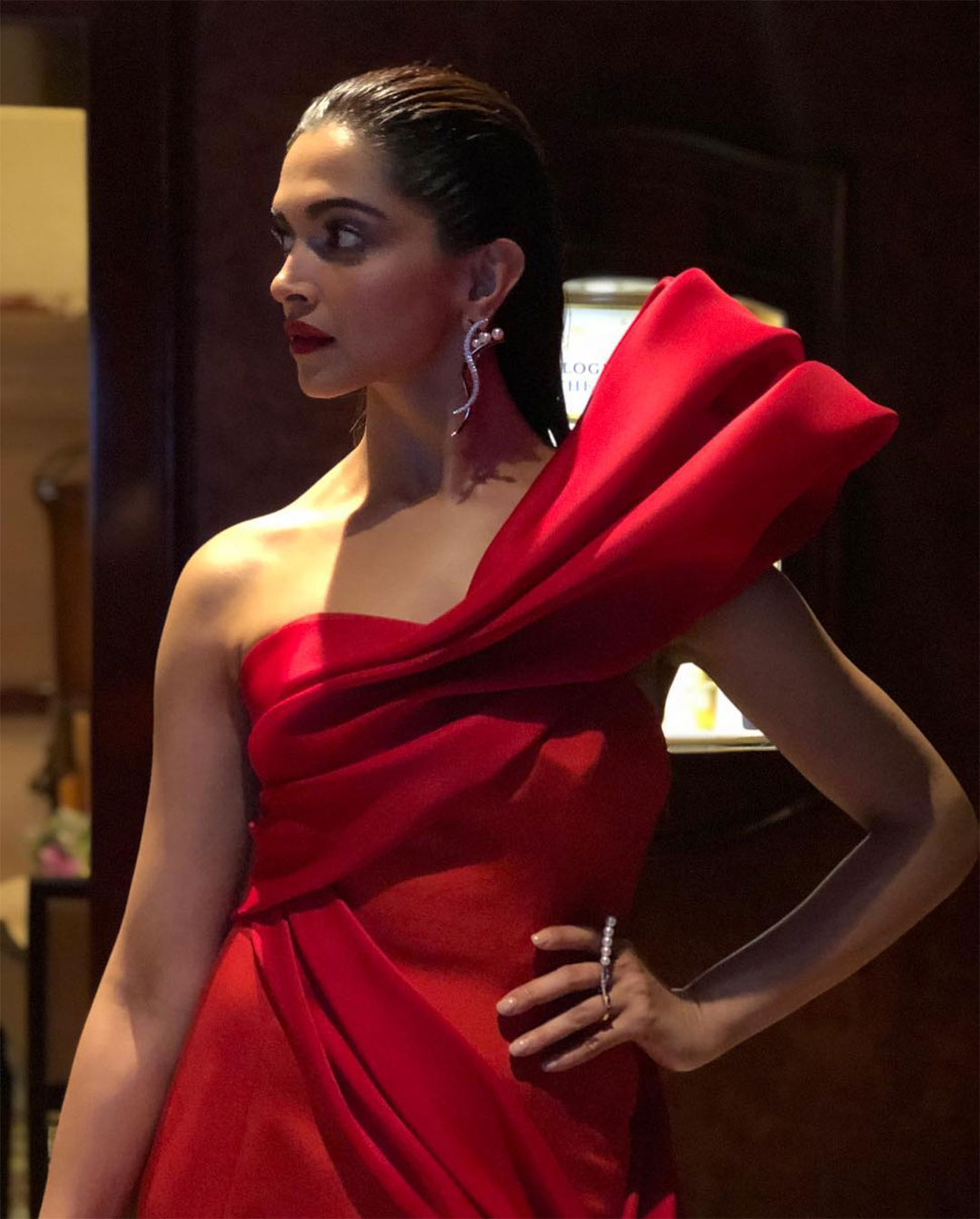 met gala 2018 deepika padukone looks stunning in red gown Met Gala