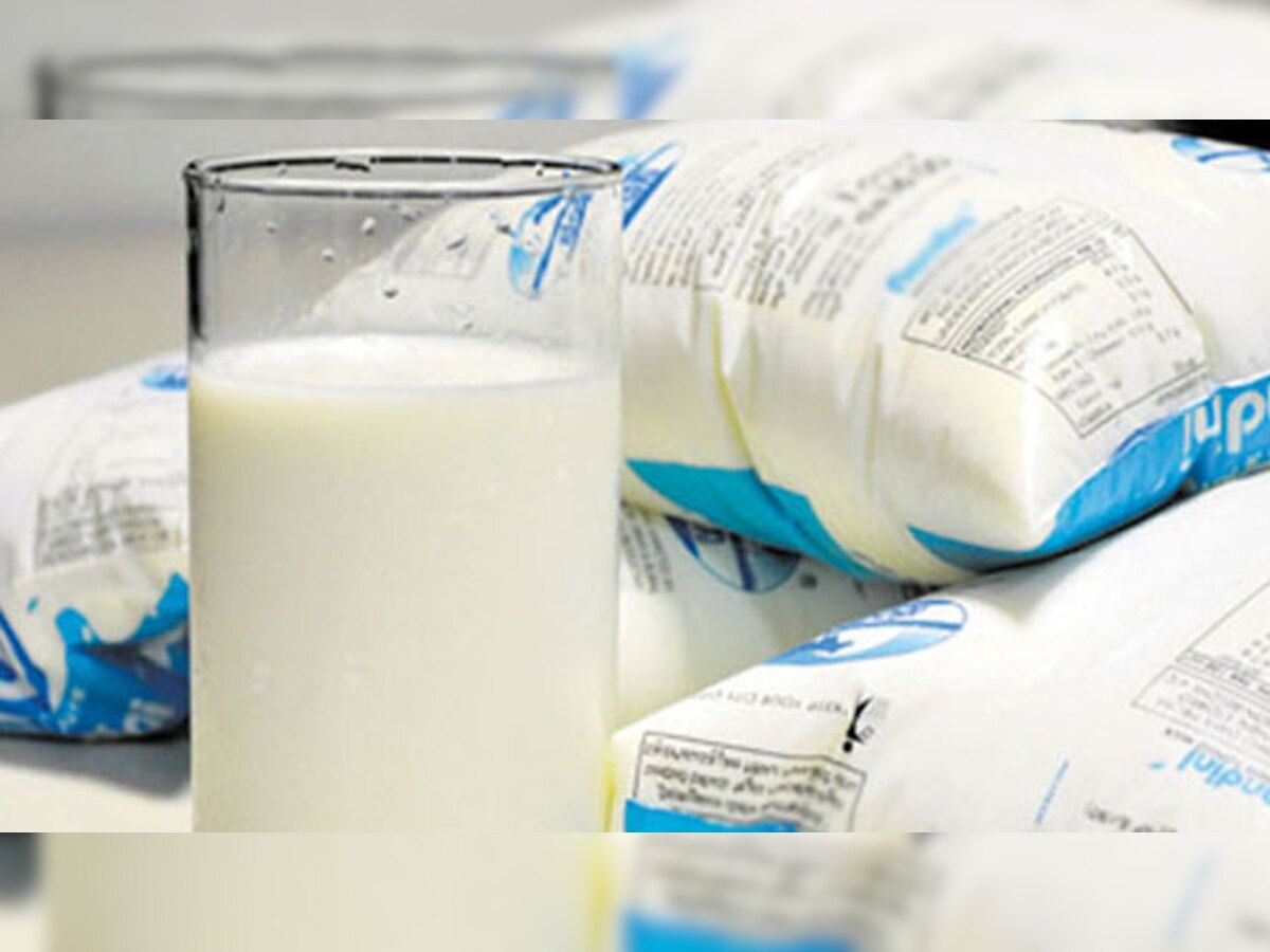 पैकेज्ड दूध को 8 डिग्री तापमान से नीचे रखना जरूरी है वरना उसमें कई तरह के माइक्रोबॉयोलॉजिकल बैक्टीरिया पैदा होते हैं (प्रतीकात्मक तस्वीर)