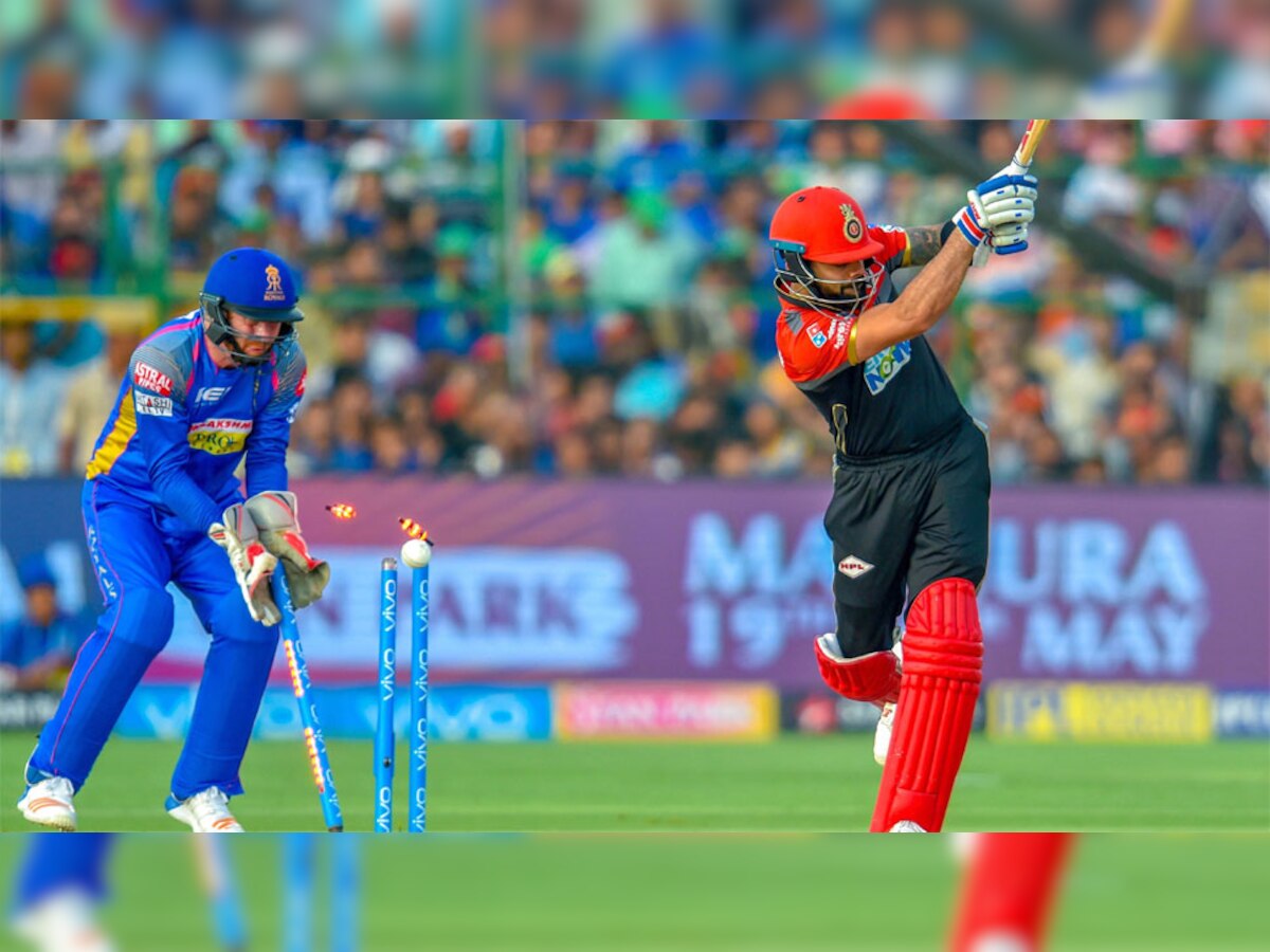 जयपुर में खेले गए आईपीएल 2018 के अहम मुकाबले में बेंगलुरु के कप्तान विराट कोहली राजस्थान के गेंदबाज कृष्णा गौतम की गेंद पर बोल्ड हो गए (फोटोः पीटीआई)