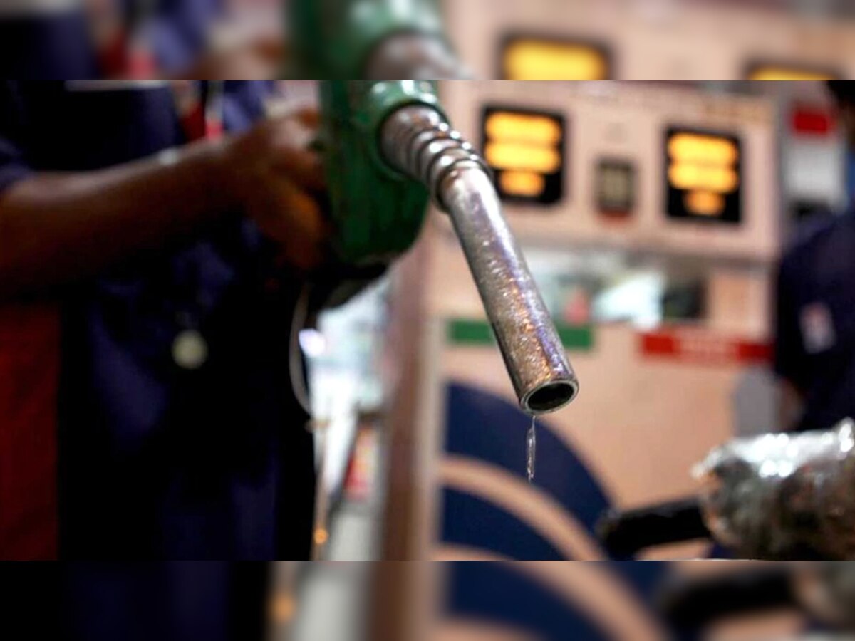 रोजाना औसतन 30 पैसे पेट्रोल और 26 पैसे डीजल पर बढ़ाए गए हैं. 