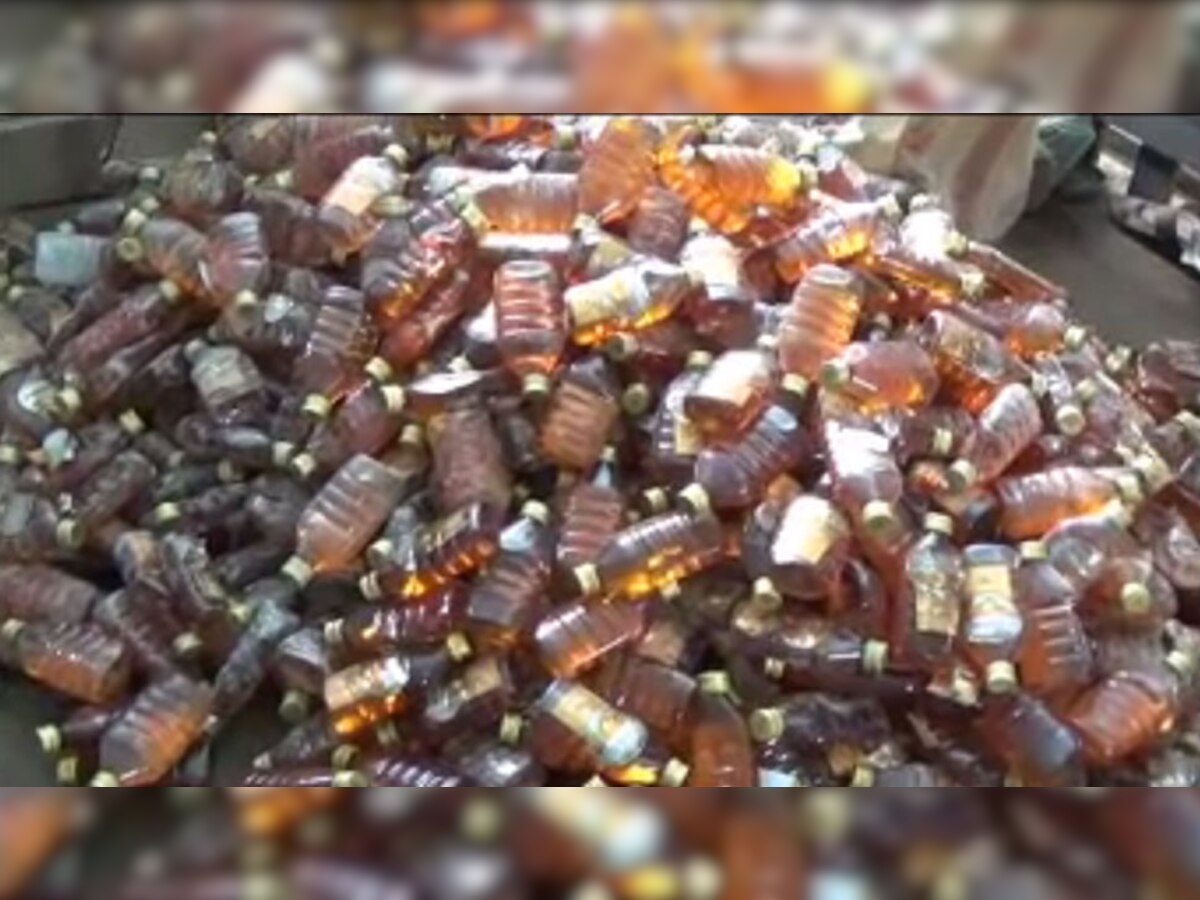 दरभंगा पुलिस ने एक ट्रक से तकरीबन 10 हजार बोतल शराब बरामद किया है.