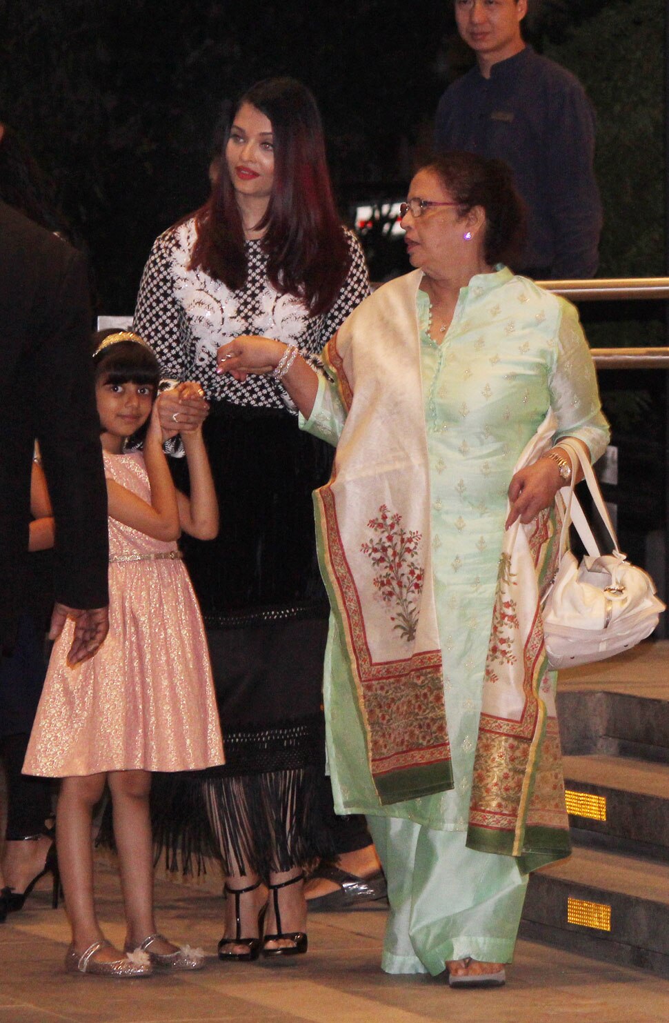 Viral Pics, Aradhya bachchan Viral Pics, Aradhya bachchan