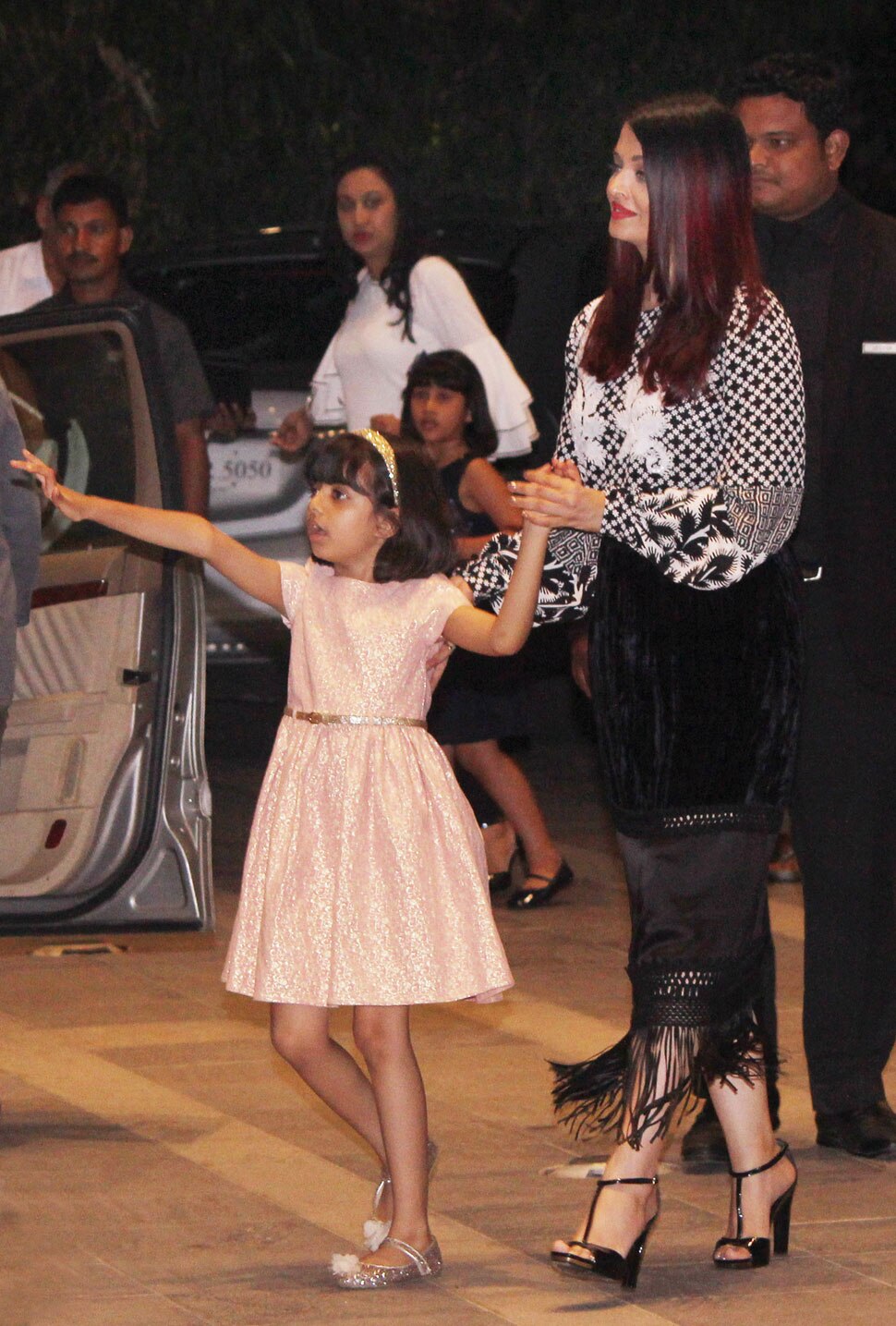 Viral Pics, Aradhya bachchan Viral Pics, Aradhya bachchan