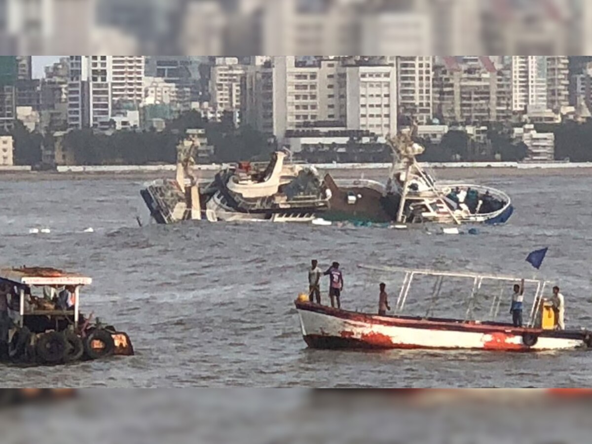 मुंबई में समुद्र पर तैरता रेस्तरां डूबा, 15 लोगों को बचाया