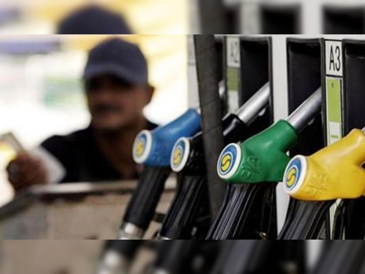 सरकार चाहे तो पेट्रोल-डीजल 32 फीसदी तक सस्ता हो सकता है.