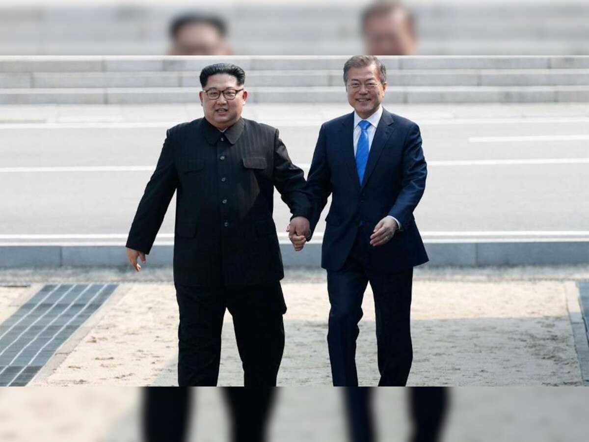 उत्तर कोरिया के कथित तानाशाह किम जोंग उन और दक्षिण कोरिया के राष्ट्रपति मून जेई इन. (फाइल फोटो)