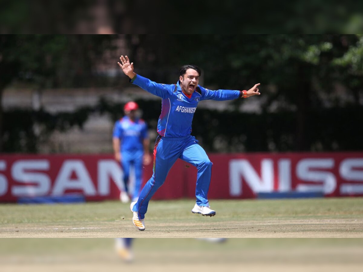 राशिद खान ने एक बार फिर शानदार गेंदबाजी की और बांगलादेश को बड़ा स्कोर बनाने से रोका, (फोटो : @ICC /Twitter )