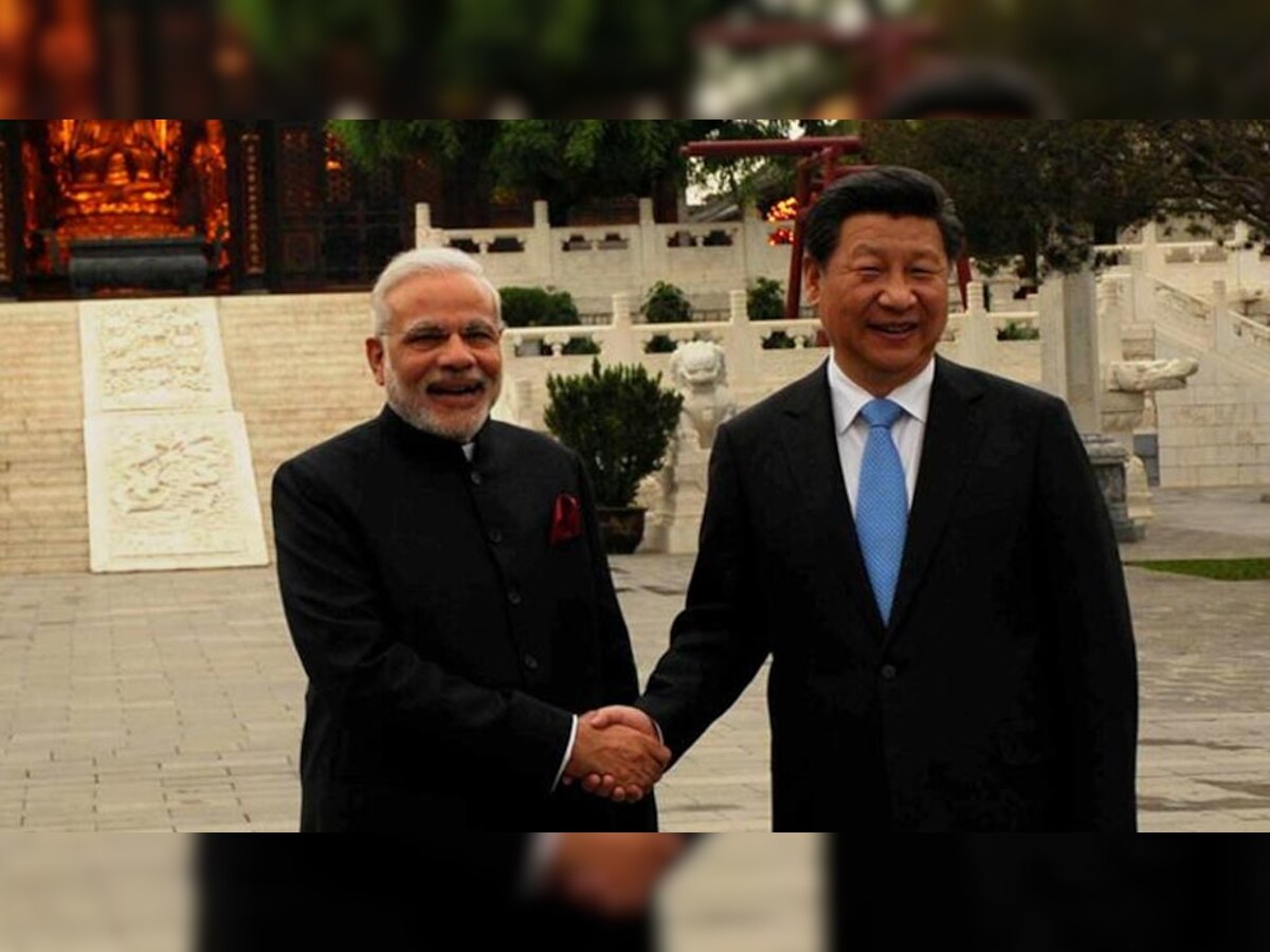चीन के राष्ट्रपति शी जिनपिंग से मुलाकात के दौरान भारत के प्रधानमंत्री नरेंद्र मोदी. (फाइल फोटो)