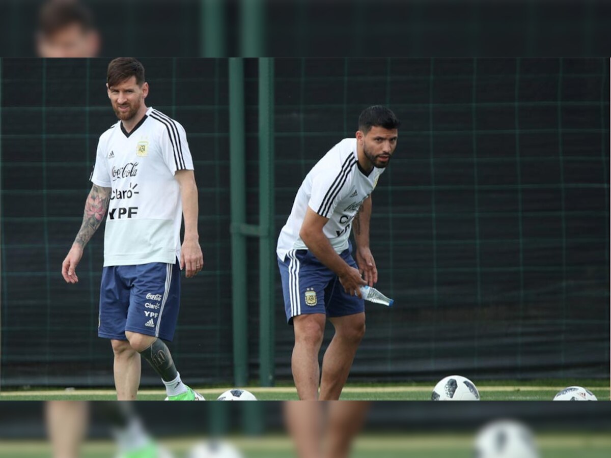 अभ्यास सत्र के दौरान अर्जेंटीना के स्टार फुटबॉलर लियोनल मेस्सी. (Reuters/6 June, 2018)