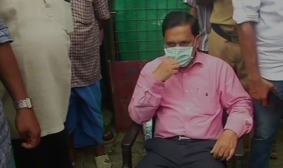 judge sit near garbage judge sit near garbage
