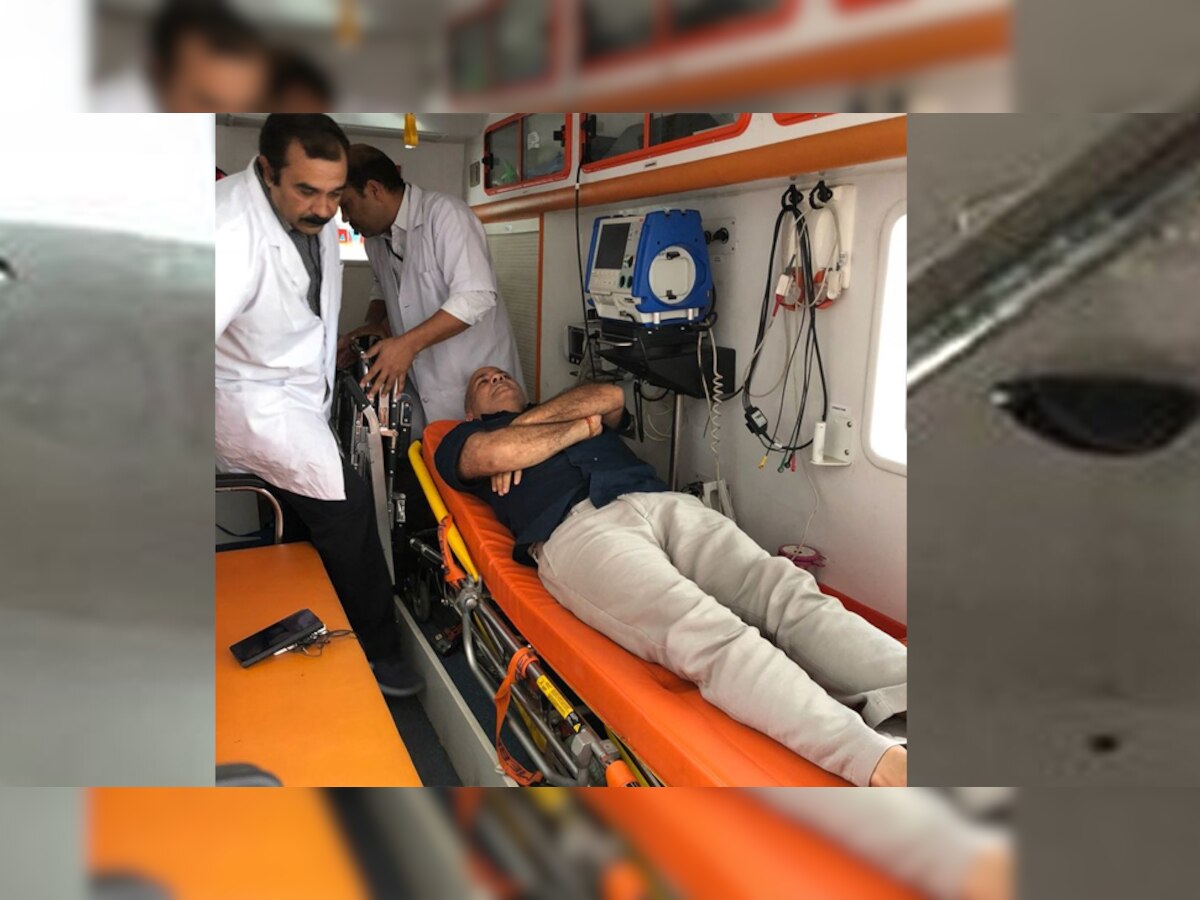 तबीयत बिगड़ने के बाद मनीष सिसोदिया को अस्पताल ले जाया गया. फोटो : एएनआई