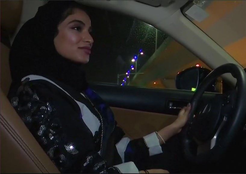 ...जब सऊदी अरब में पहली बार सड़कों पर कार लेकर निकली महिलाएं
