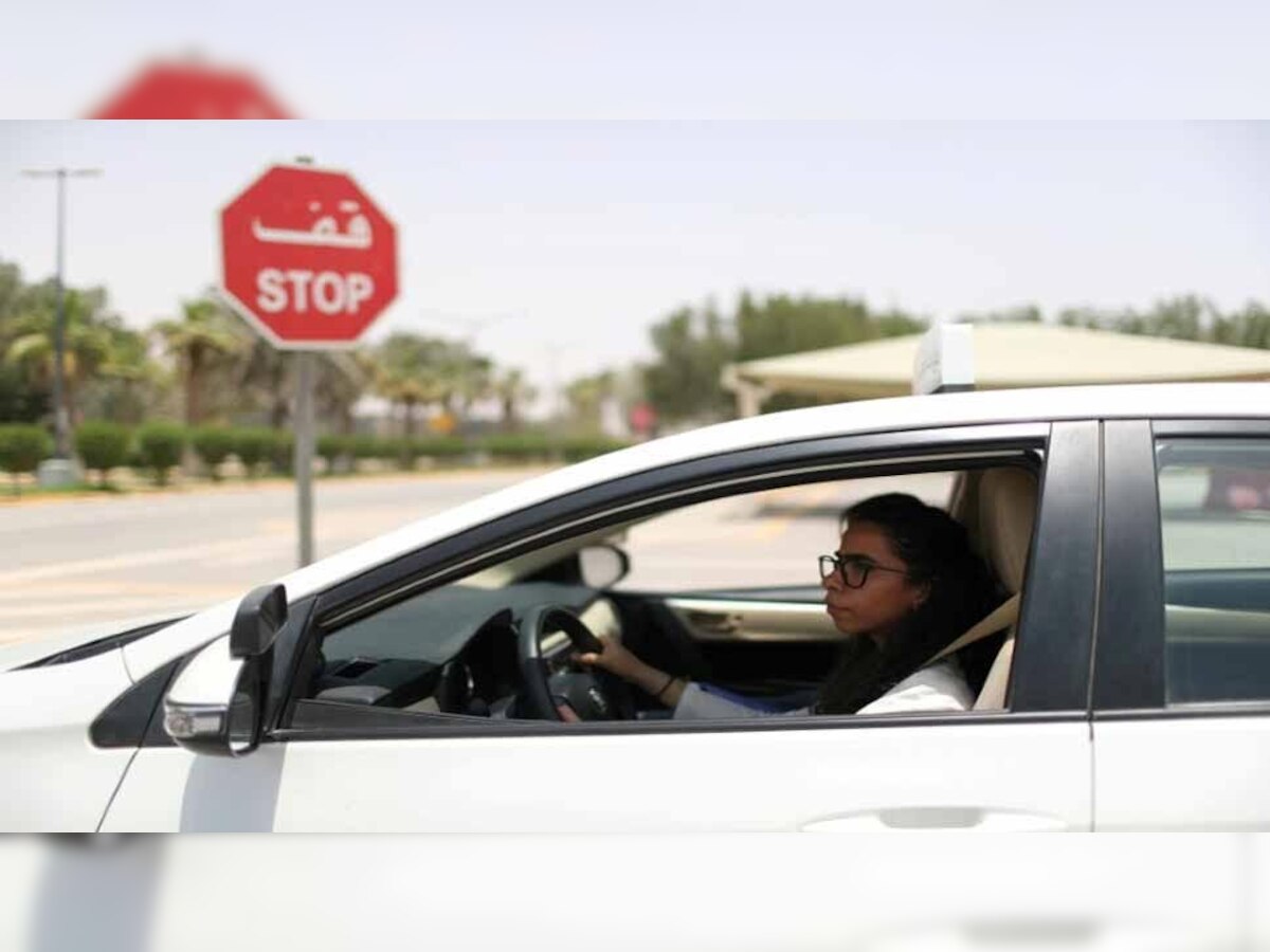 साउदी में रविवार को हटाया गया बैन. (फोटो- Reuters)