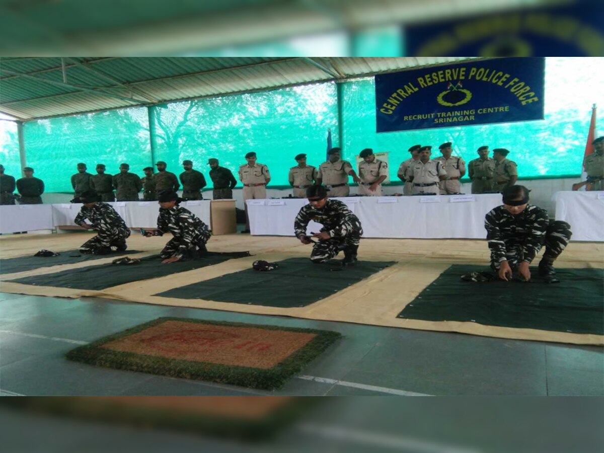 श्रीनगर के हमहामा में सीआरपीएफ के भर्ती प्रशिक्षण केंद्र में ट्रेनिंग ले रही हैं महिला कमांडोज.