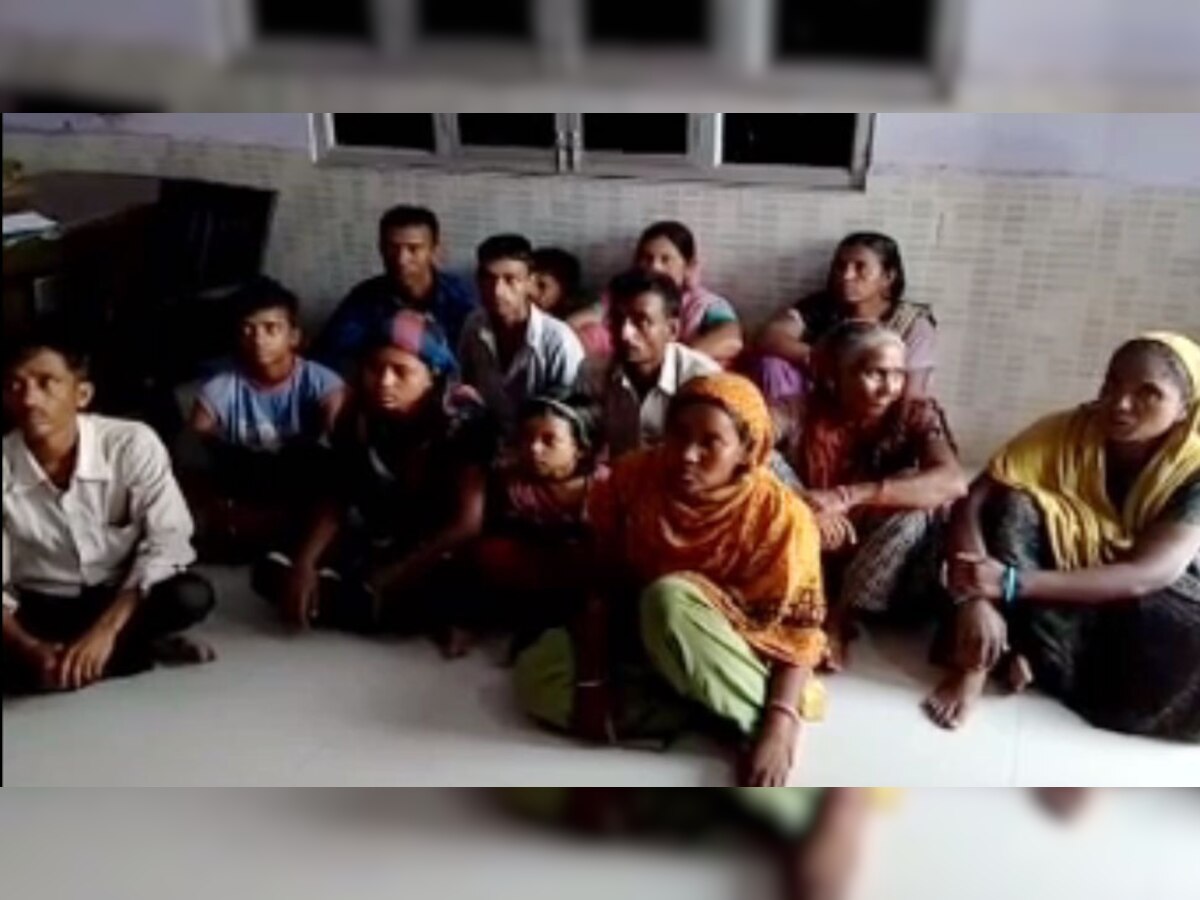 मथुरा में पुलिस ने 13 बांग्‍लादेशी नागरिकों को गिरफ्तार किया. 