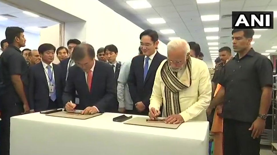Samsung के सबसे बड़े मोबाइल प्लांट का PM मोदी ने किया उद्घाटन, कहा- 'मेक इन इंडिया के दम पर हुआ ये संभव' PM Modi inaugurated Samsung largest mobile plant in noida