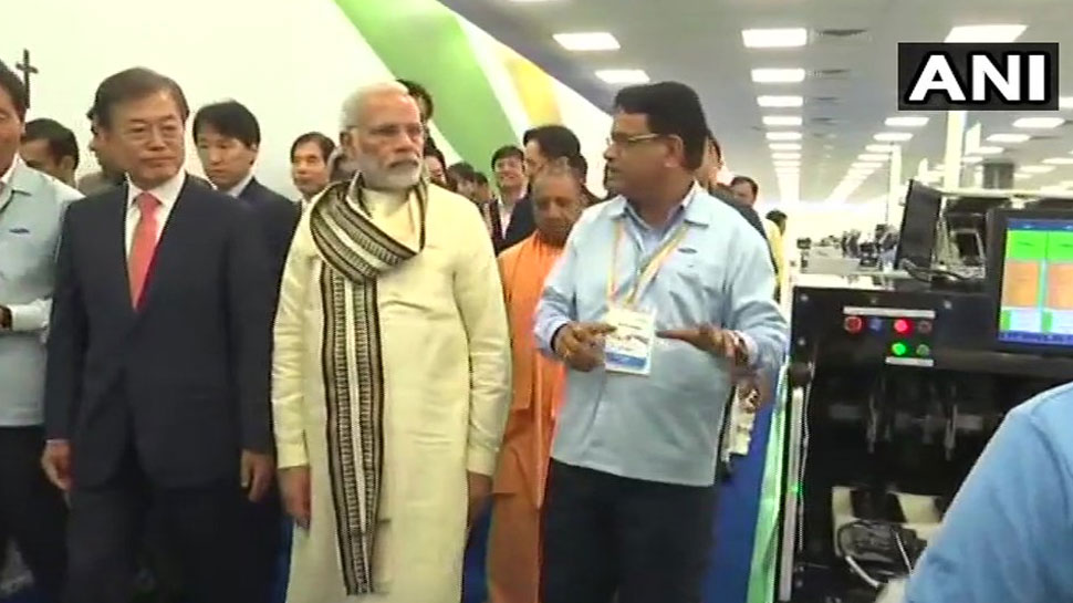 Samsung के सबसे बड़े मोबाइल प्लांट का PM मोदी ने किया उद्घाटन, कहा- 'मेक इन इंडिया के दम पर हुआ ये संभव' PM Modi inaugurated Samsung largest mobile plant in noida